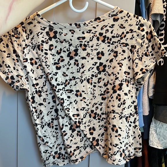 Promesa Distressed Cheetah Print Short Sleeve Top - Picture 2 of 2